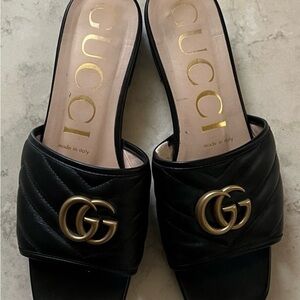 Gucci Women's Black and Gold Slide Sandals
